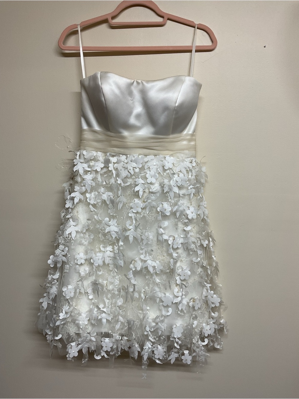 Women’s White Floral Appliqué Party Dress